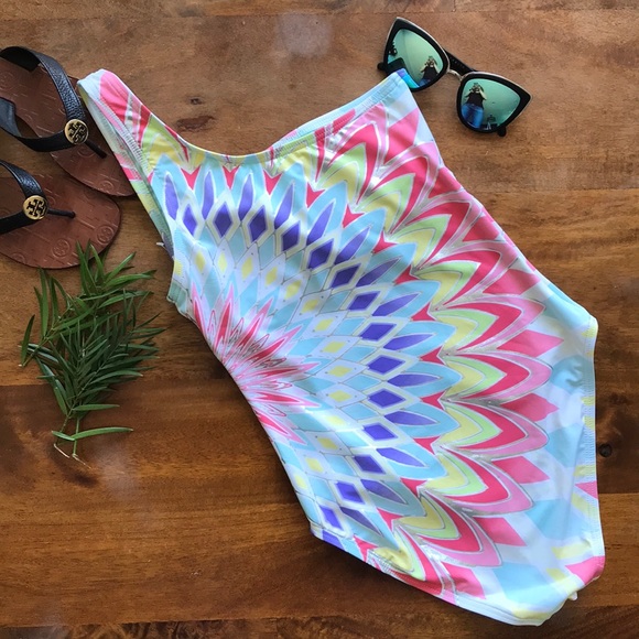 BAR III Starburst One Shoulder One Piece Swimsuit - Picture 4 of 4